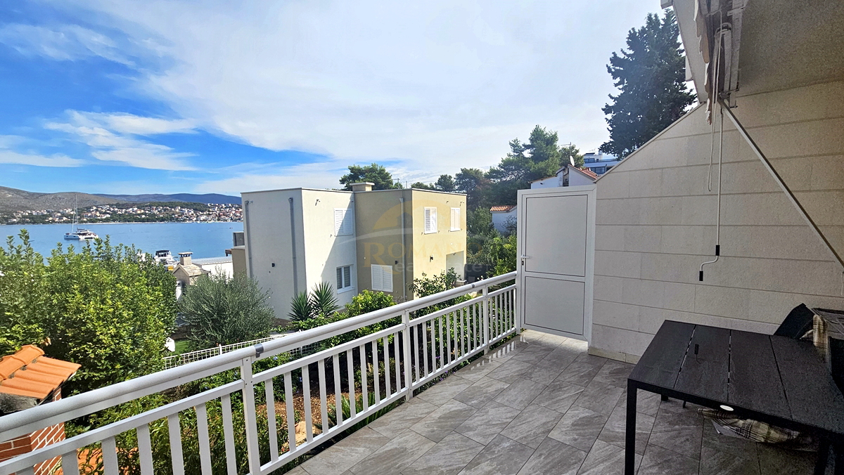 Apartmajska hiša v Okrugu Gornjem/Čiovo, drugi niz od morja - 5 apartmajev